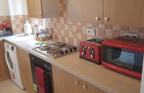 Tilbury House | Garland Modern House, Tilbury 2 with Netflix & Amazon Music