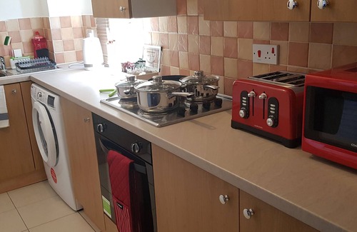 Tilbury House | Garland Modern House, Tilbury 2 with Netflix & Amazon Music