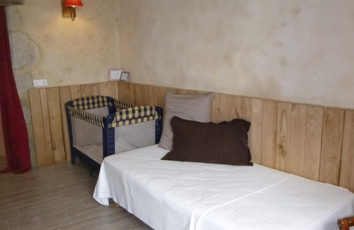 Clermont-Dessous House | Garonne B & B nestled in a small valley, recently renovated