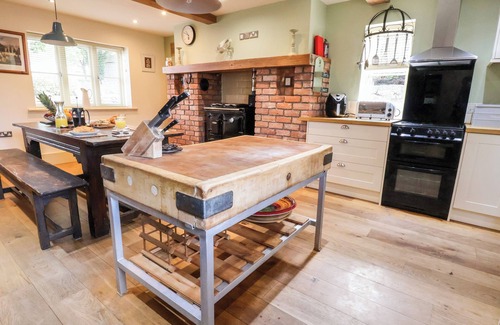 Holywell Cottage | GARREG WEN, pet friendly, character holiday cottage in Caerwys