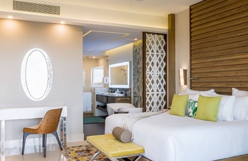 Downtown Cancun Resort | Garza Blanca CANCUN - one bedroom suite available Dec 9th - 13th. nRoom only