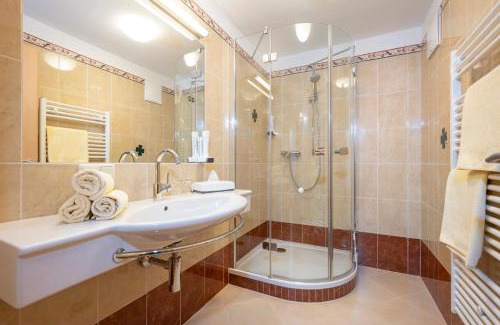 Strobl Hotel | Gasthof Kleefeld