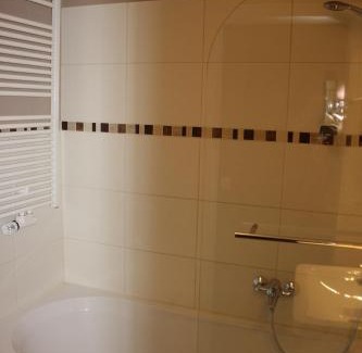 Heigenbruecken Hotel | Gasthof und Pension Zur Frischen Quelle