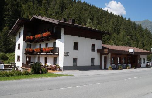 Sankt Leonhard im Pitztal House | Gasthof zur Einkehr