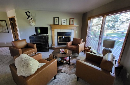 Cascade House | Gate House cozy cottage on the Missouri River, beautiful spot to fish and relax!