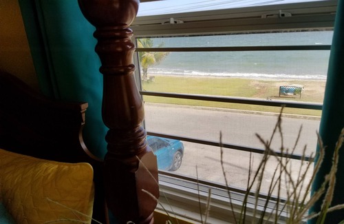 Portmore House | Gated Beachfront House - 10 Minutes from Kingston