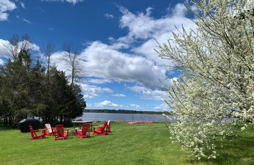 Greater Napanee Cottage | Gateway of Prince Edward County@800 ft Waterfront 20ac Forest
