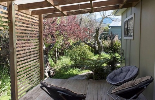 Riwaka House | Gateway to Abel Tasman Park, Kaiteriteri and Motueka. Quiet, spacious, light.
