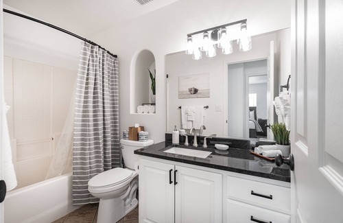 Hurricane House | Gateway to Zion * Pvt Pool & Hot Tub * Sand Hollow Reservoir