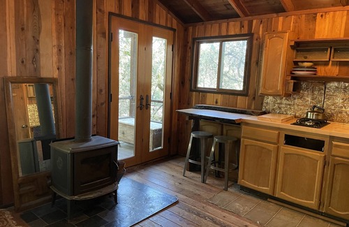 Hopland House | Gather, Connect, Play : Private Nature Retreat