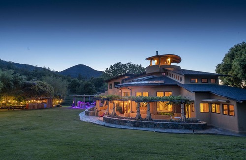 Hopland House | Gather, Connect, Play : Private Nature Retreat
