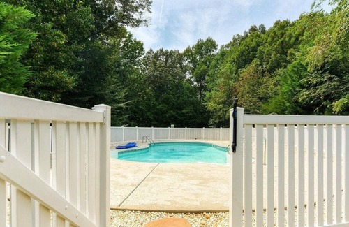 Mineral House | gather 'round the firepit, chill by the pool or go jump in the lake!