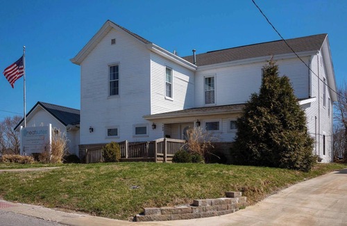 Williamstown House | Gather Together - Charming Home for 20 Near Ark!