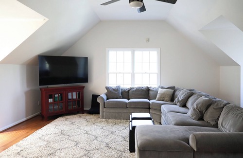 Annapolis House | Gather together! Private wooded lot, 2 kitchens, large deck, 3 mi to downtown!