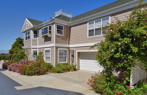 Cayucos House | Gathering Place overlooking beach, pier, and downtown Cayucos