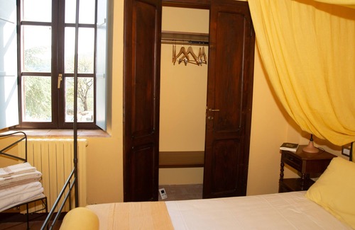 Migliano Apartment | Gattamelata, Historic Flat with Modern Comforts