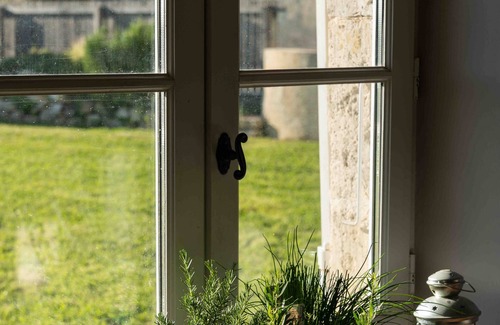 Gazaupouy House | Gazaupouy Côté Sud, enclosed garden and swimming pool overlooking the Gers and Pyrenees mountains
