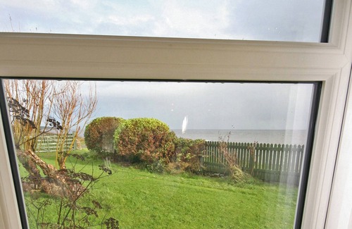 Southerness Cottage | This beach front cottage oozes charm, in a stunning location with sea views.