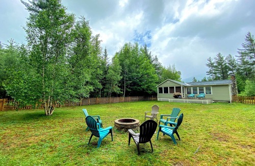 Easton Cottage | GC Cannon ski cottage 10 minutes from Franconia. Fire Pit, wifi, laundry, and dog friendly!
