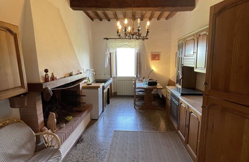 Castelnuovo di Val di Cecina House | Gemütliches Haus im Historischen Ortskern mit Garten und Panoramablick
