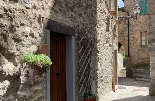 Castelnuovo di Val di Cecina House | Gemütliches Haus im Historischen Ortskern mit Garten und Panoramablick
