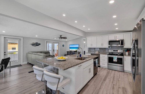 Blue Waters House | Geat Fishing & Ocean breeze, 40 ft dock for your boat with direct ocean access.