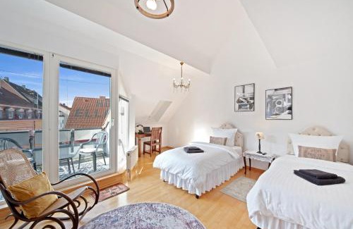 Neunkirchen Apartment | "Gelbe Koffer Vintage Maisonette" in Neunkirchen - 2 SZ - Self-Check-in - Parkplatz - Balkon - Badewanne - WLAN 250 Mbit - bis 4 Pers - zentrumsnah