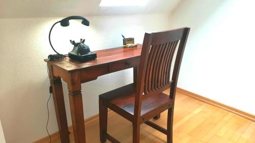 Neunkirchen Apartment | "Gelbe Koffer Vintage Maisonette" in Neunkirchen - 2 SZ - Self-Check-in - Parkplatz - Balkon - Badewanne - WLAN 250 Mbit - bis 4 Pers - zentrumsnah