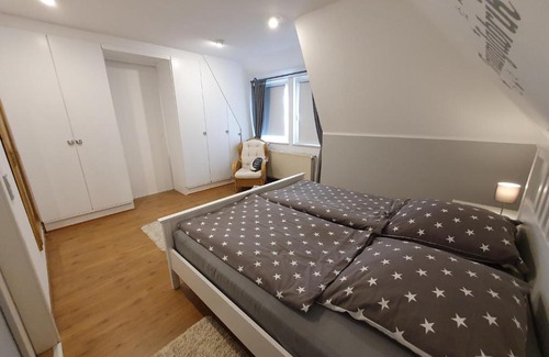 Kaltenkirchen Apartment | Gemütliche 65m² Dachgeschoßwohnung im Einzelhaus