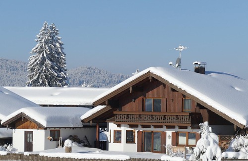 Saulgrub Apartment | Gemütliche Alpenwohnung in Altenau