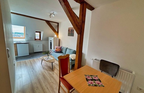 Goerlitz Apartment | Gemütliche Dachgeschosswohnung mit Ausblick
