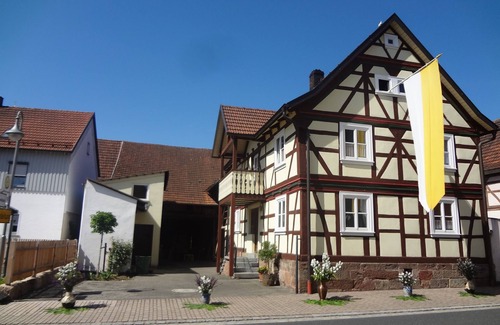Schoenau an der Brend Apartment | Gemütliche Fewo im Fachwerkhaus mit Kachelofen, Direkt am Radweg