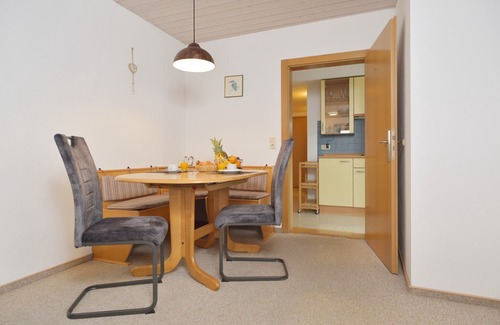 Gmain Apartment | gemütliche Ferienwohnung für 1-4 Personen mit großem Balkon und Bergblick (Wohnung 2)