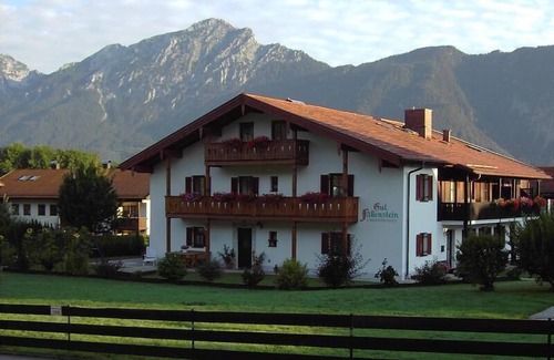 Gmain Apartment | gemütliche Ferienwohnung für 1-4 Personen mit großem Balkon und Bergblick (Wohnung 2)