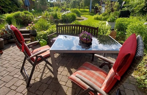 Mastershausen Apartment | Gemütliche Ferienwohnung mit Terrasse und Wunderschönem Garten