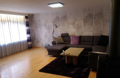 Dettenheim Apartment | Gemütliche Ferienwohnung mit Eigenem Balkon