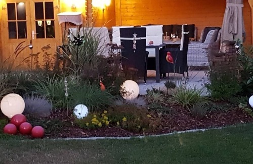 Waldsassen Apartment | Gemütliche Ferienwohung 60qm mit Mehreren Sitzmöglichkeiten im Garten