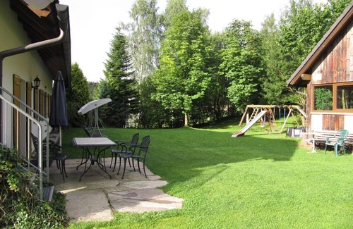 Stammbach Apartment | Gemütliche Ferienwohnung (63qm) mit Baby- und Kleinkindaustattung