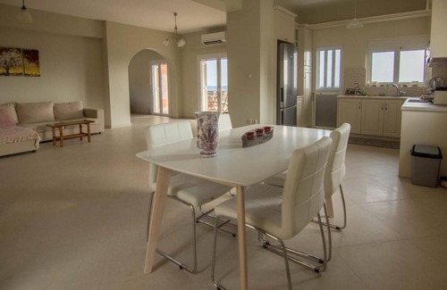 Kalamata Apartment | Gemütliche Ferienwohnung nah am Meer
