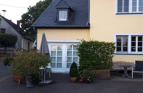 Uttfeld Apartment | Gemütliche Ferienwohnung im Herzen der Eifel. Mit Anschluss an Eine Alpaka-farm!