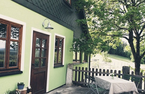 Hausles Apartment | Gemütliche Ferienwohnung, idyllische Lage, mit skandinavischem Badefass