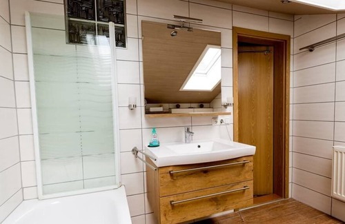 Stadlern Apartment | Gemütliche FeWo (90qm) mit Balkon & herrlicher Aussicht