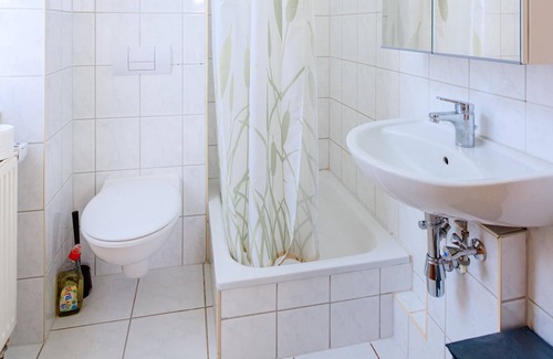 Ortsamt 5 Condo | Gemütliche, Komplette Kleine Gästewohnung mit Balkon in der Hansestadt Rostock