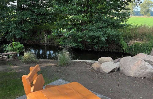 Plattenburg Apartment | Gemütliche Landhaus-ferienwohnung mit Direktem Wasserzugang in Groß Leppin