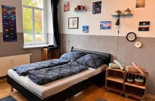 Loebtau Apartment | Gemütliche Oase - TV, Beamer, Küche für 4 Personen