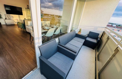 Munchen District Apartment | Gemütliches 4 Zi. Apartment mit Parkplatz, Balkon und Workspace