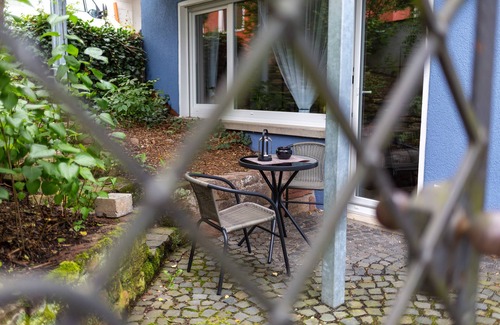 Huenfeld Apartment | Gemütliches Apartment mit Terrasse, Zentral in Hünfeld Nahe der Rhön Gelegen