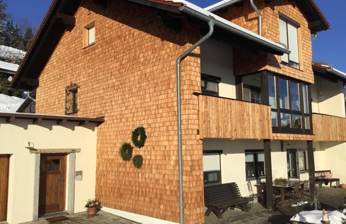 Lindberg Apartment | Gemütliches Feriendomizil (60 m2) im Bayerischen Wald mit Panoramabalkon