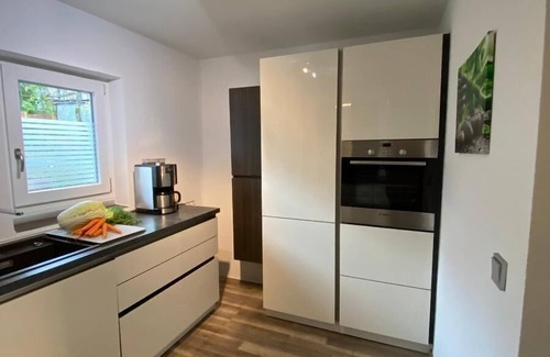 Waldkirchen Apartment | Gemütliches Ferienhaus für bis zu 10 Personen mit Garten, Terrasse, Grillmöglichkeit und Feuerstelle