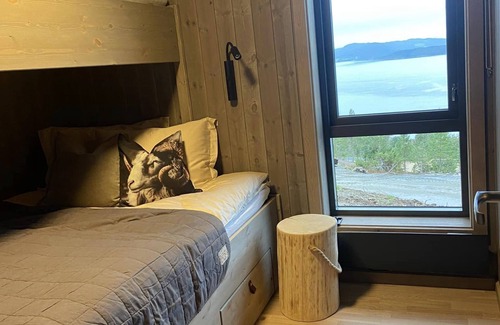 Andalsnes House | Gemütliches Ferienhaus am Fjord mit Blick auf Berge und See